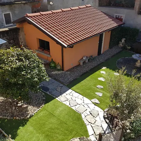 Camelia Palazzo Canavese