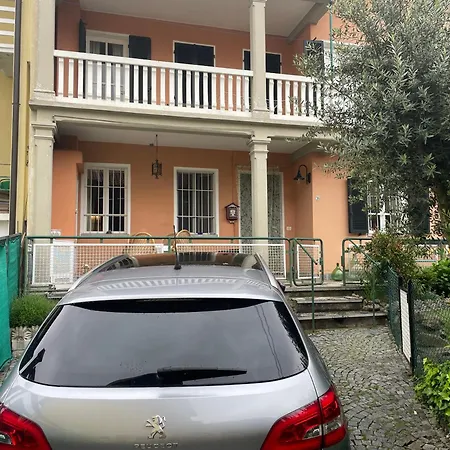 Camelia * Palazzo Canavese